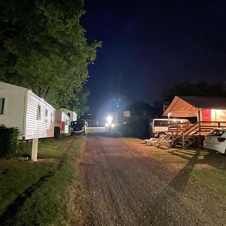 Camping Les Portes Du Perche Mamers Exterior foto