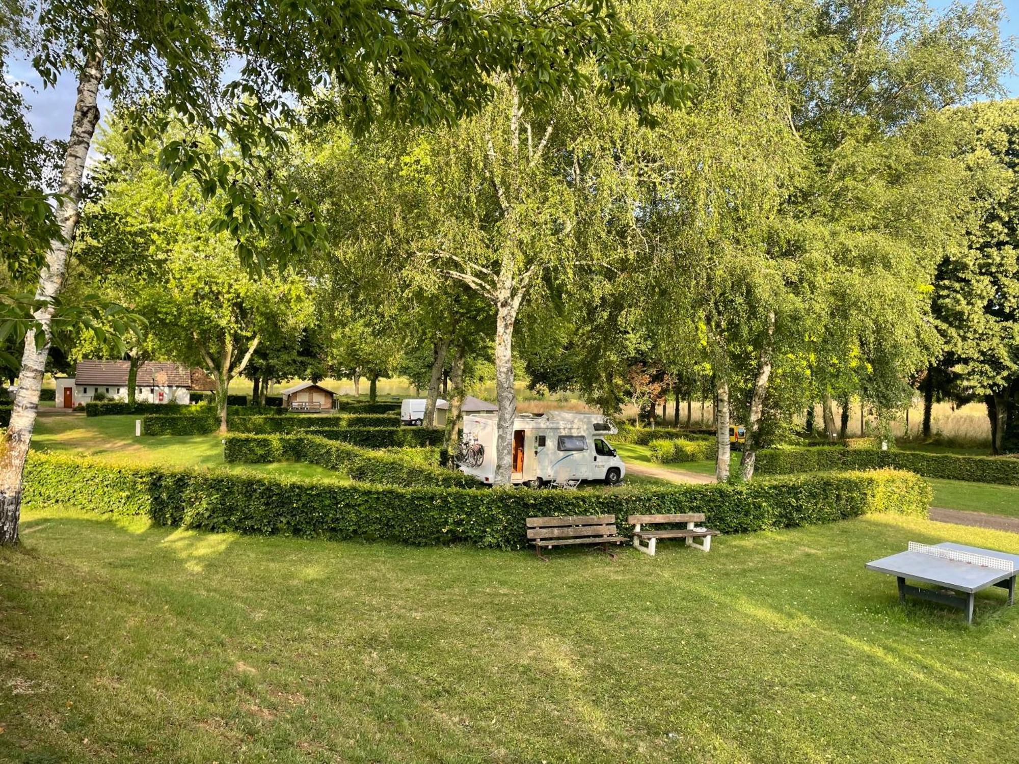 Camping Les Portes Du Perche Mamers Exterior foto